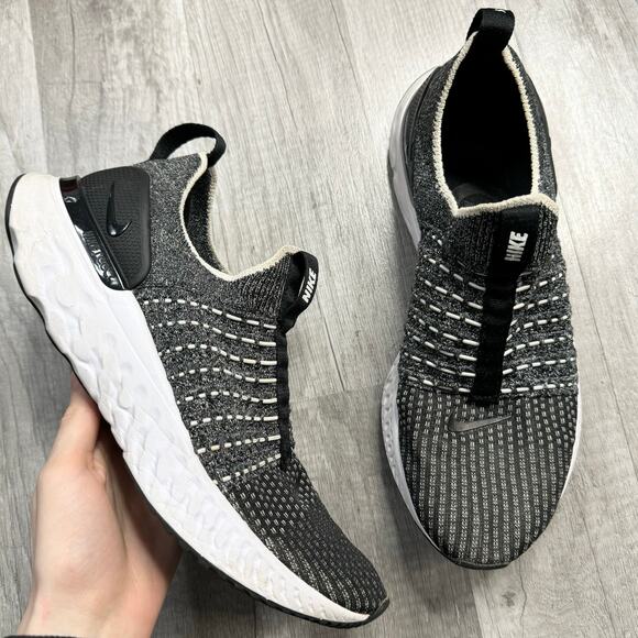 Nike React Phantom Run Flyknit 2 "Oreo" Black/White CJ0280-002 Womens Size 9 - Picture 1 of 8